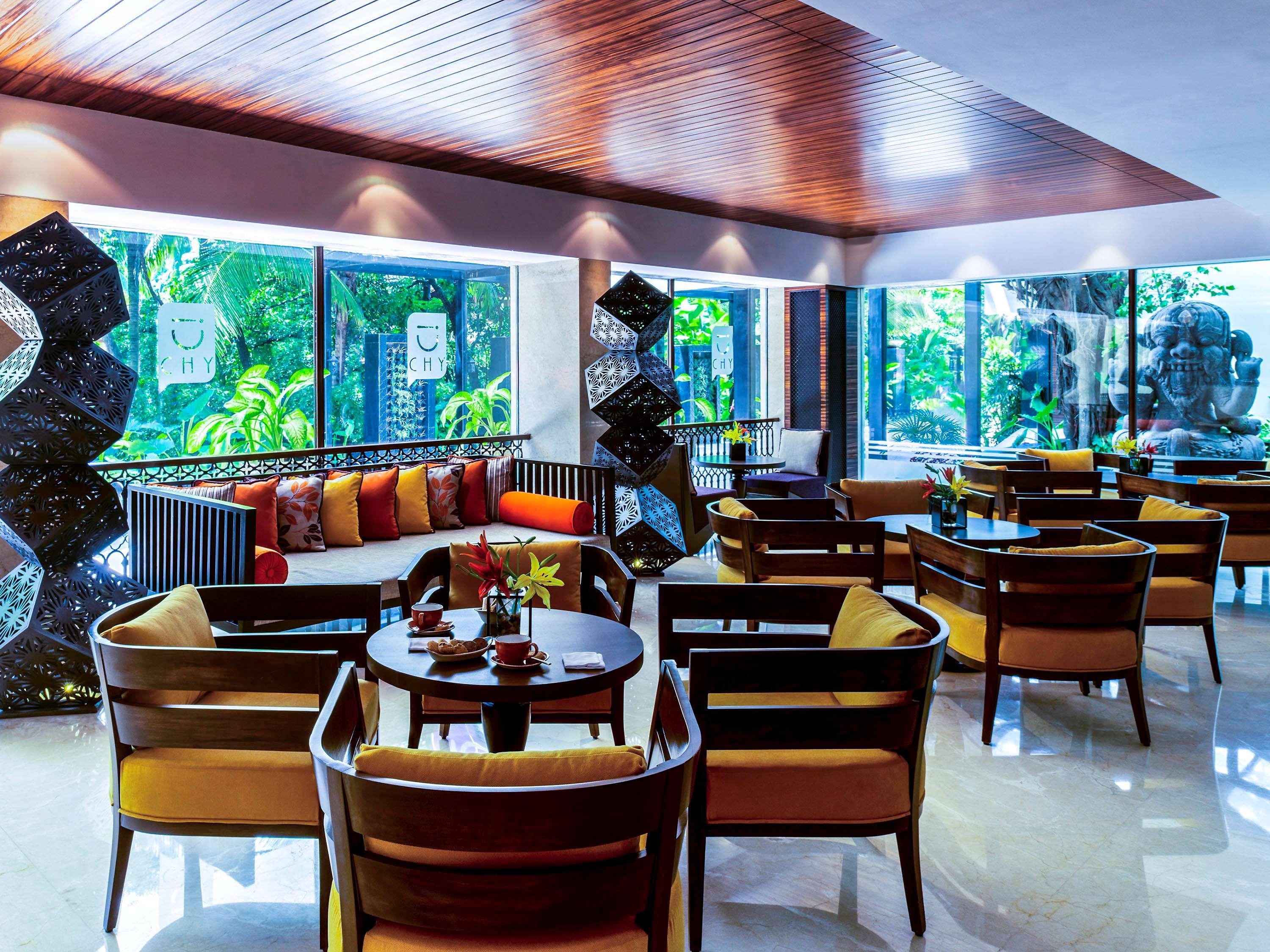 Novotel Goa Resort & Spa Candolim Exterior foto The lobby lounge