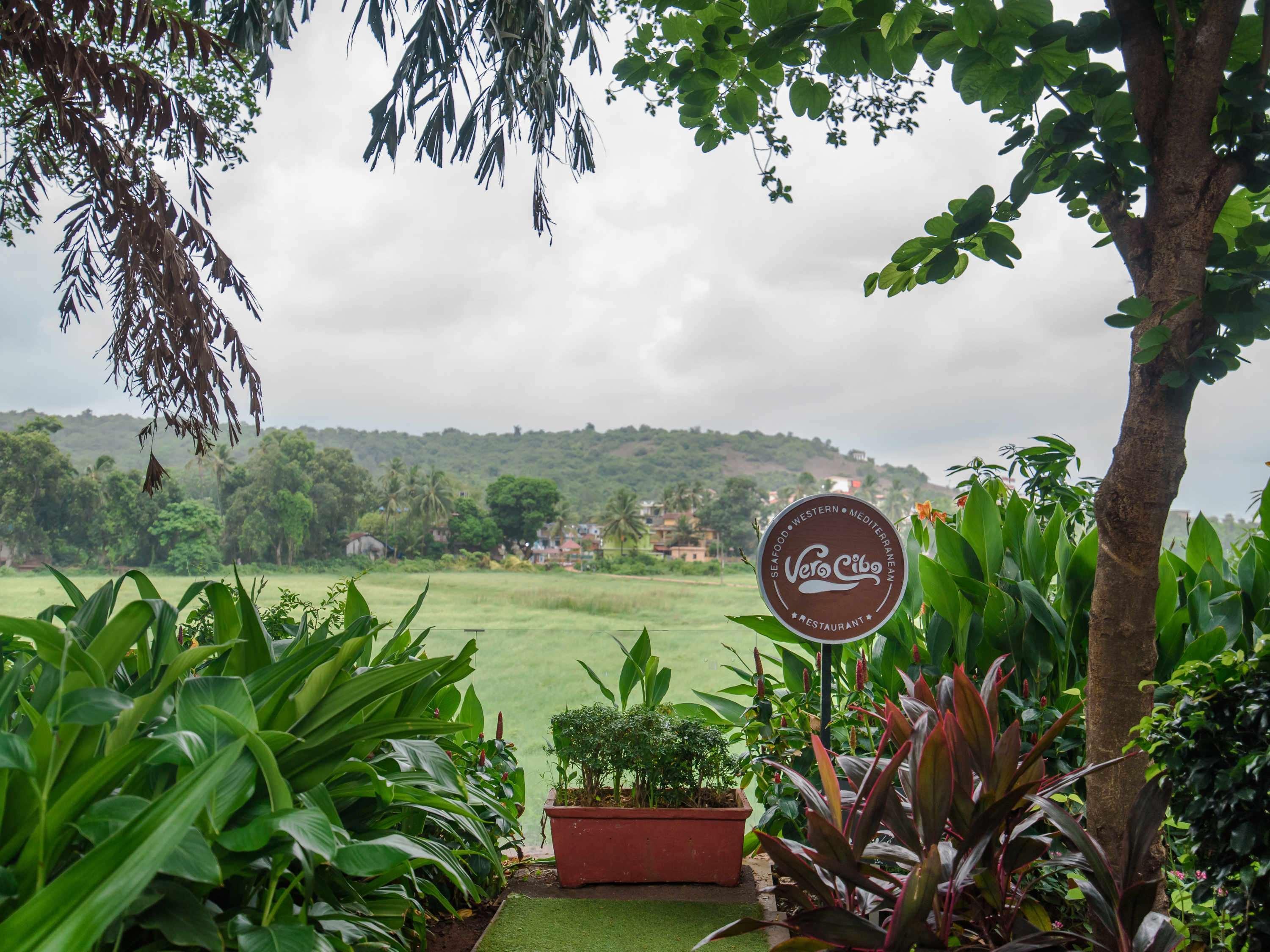 Novotel Goa Resort & Spa Candolim Exterior foto View of the resort