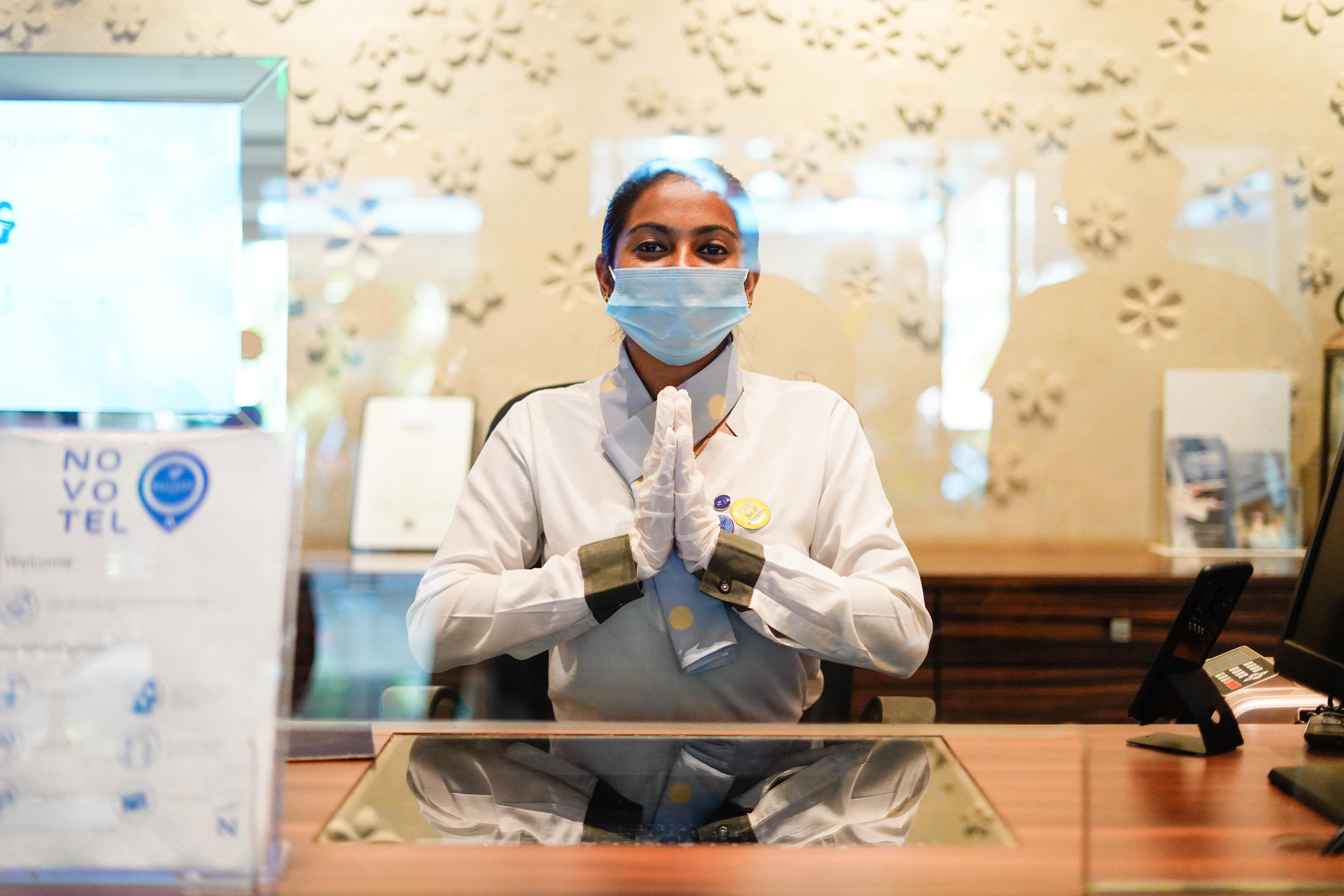 Novotel Goa Resort & Spa Candolim Exterior foto A hotel employee wearing a face mask